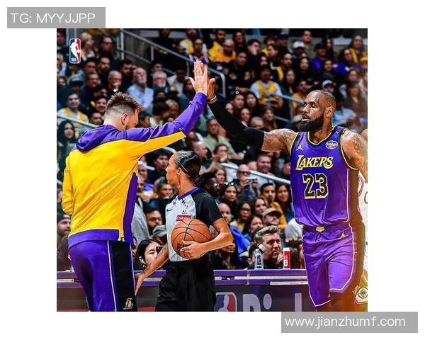 湖人和快船对决时谁才是真正的主场球队分析与讨论 湖人和快船对决时谁才是真正的主场球队分析与讨论